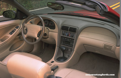 2001 ford mustang interior