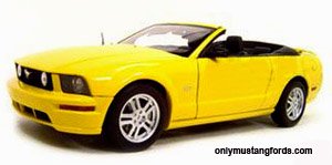2006 mustang convertible 1/18 scale